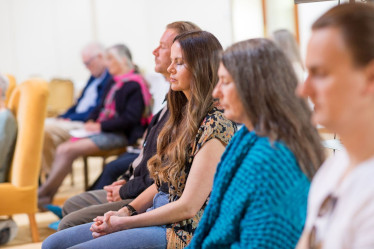 CREATOR: gd-jpeg v1.0 (using IJG JPEG v62), quality = 80 People Meditating